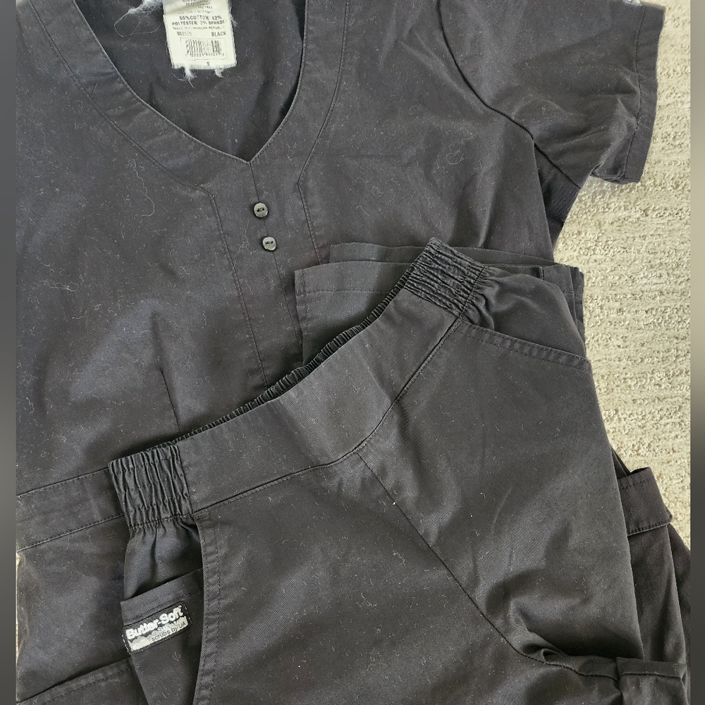 Butter-soft black Scrub set - Picture 5 of 7